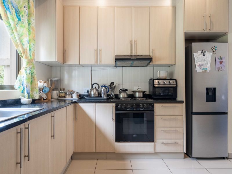 2 Bedroom Townhouse in gated community. - Photo 4