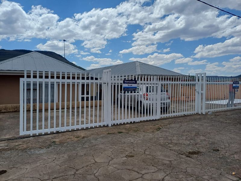 Bachelor Flat to Let in Ezibeleni - Photo 1