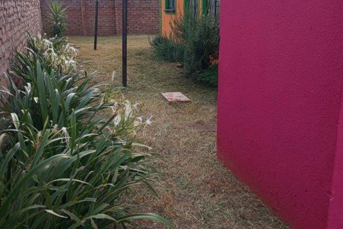 Beautiful Stand-Alone Home - Photo 5