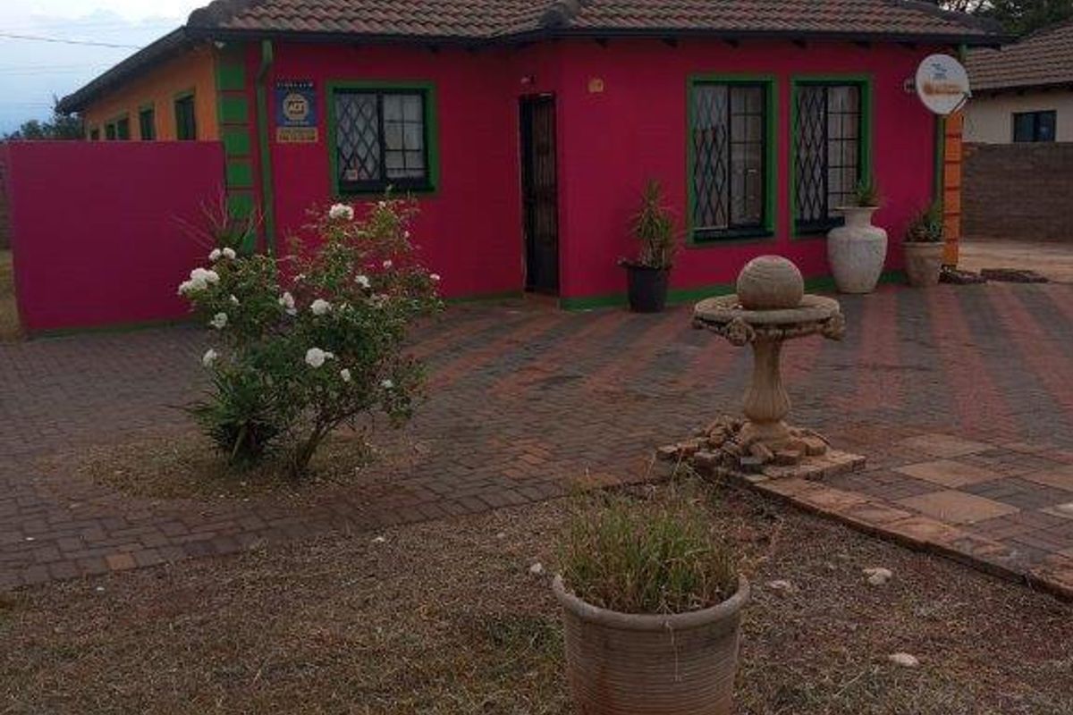 Beautiful Stand-Alone Home - Photo 4