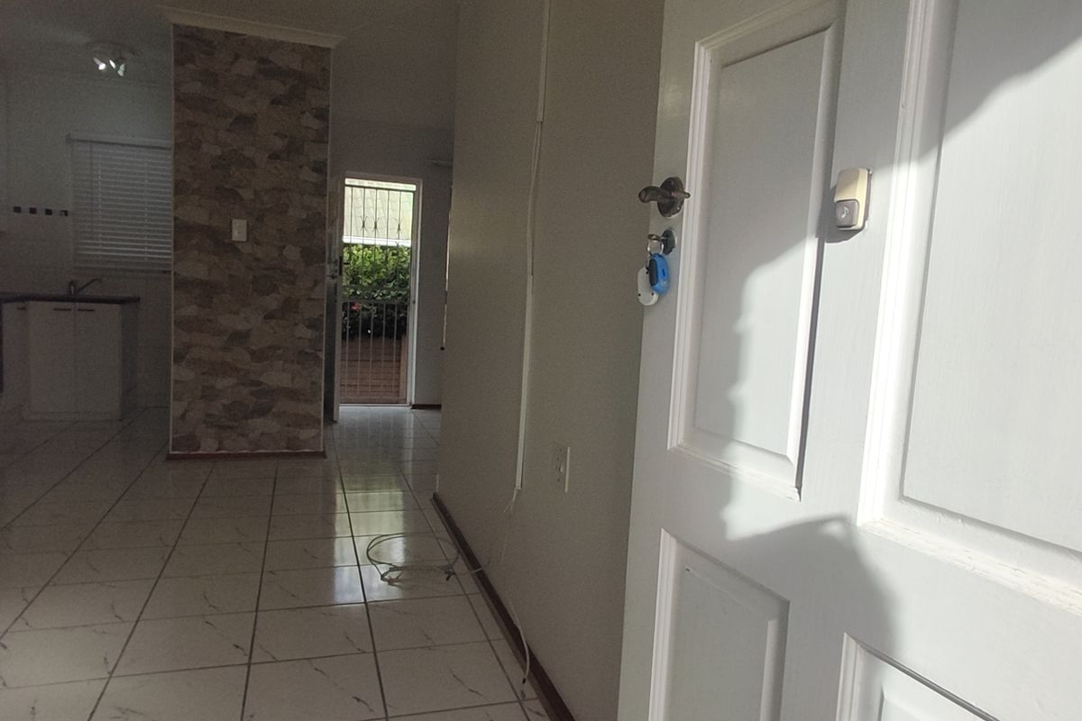 Cozy 2-bedroom Retirement Unit To Let in serene More Grove, Gqeberha—perfect for relaxed living! - Photo 3