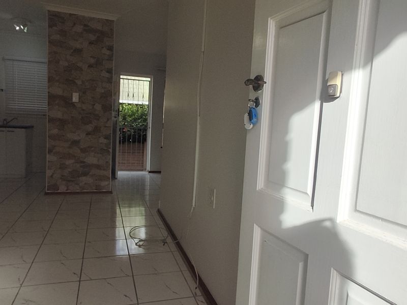 Cozy 2-bedroom Retirement Unit To Let in serene More Grove, Gqeberha—perfect for relaxed living! - Photo 3