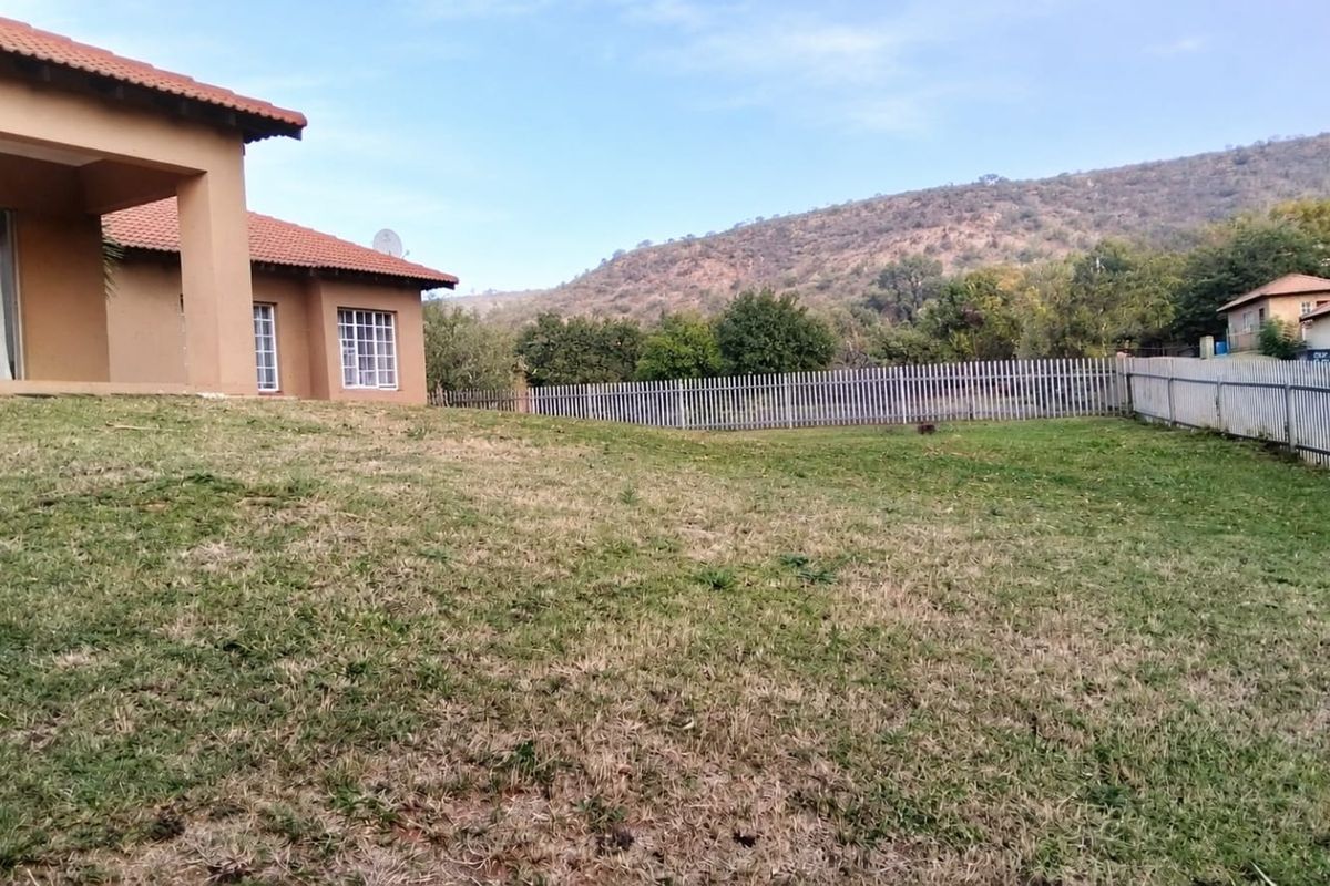 Stunning four bedroom home in Cashan. - Photo 2