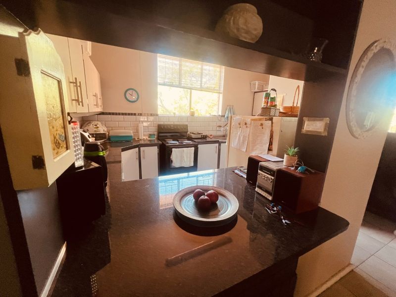 Spacious First-Floor Apartment in Wonderboom South - Photo 2