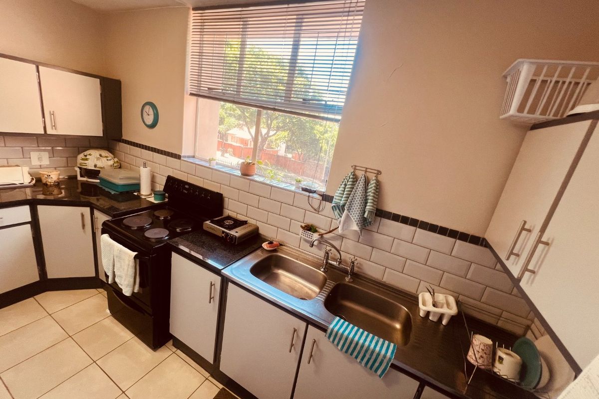 Spacious First-Floor Apartment in Wonderboom South - Photo 5