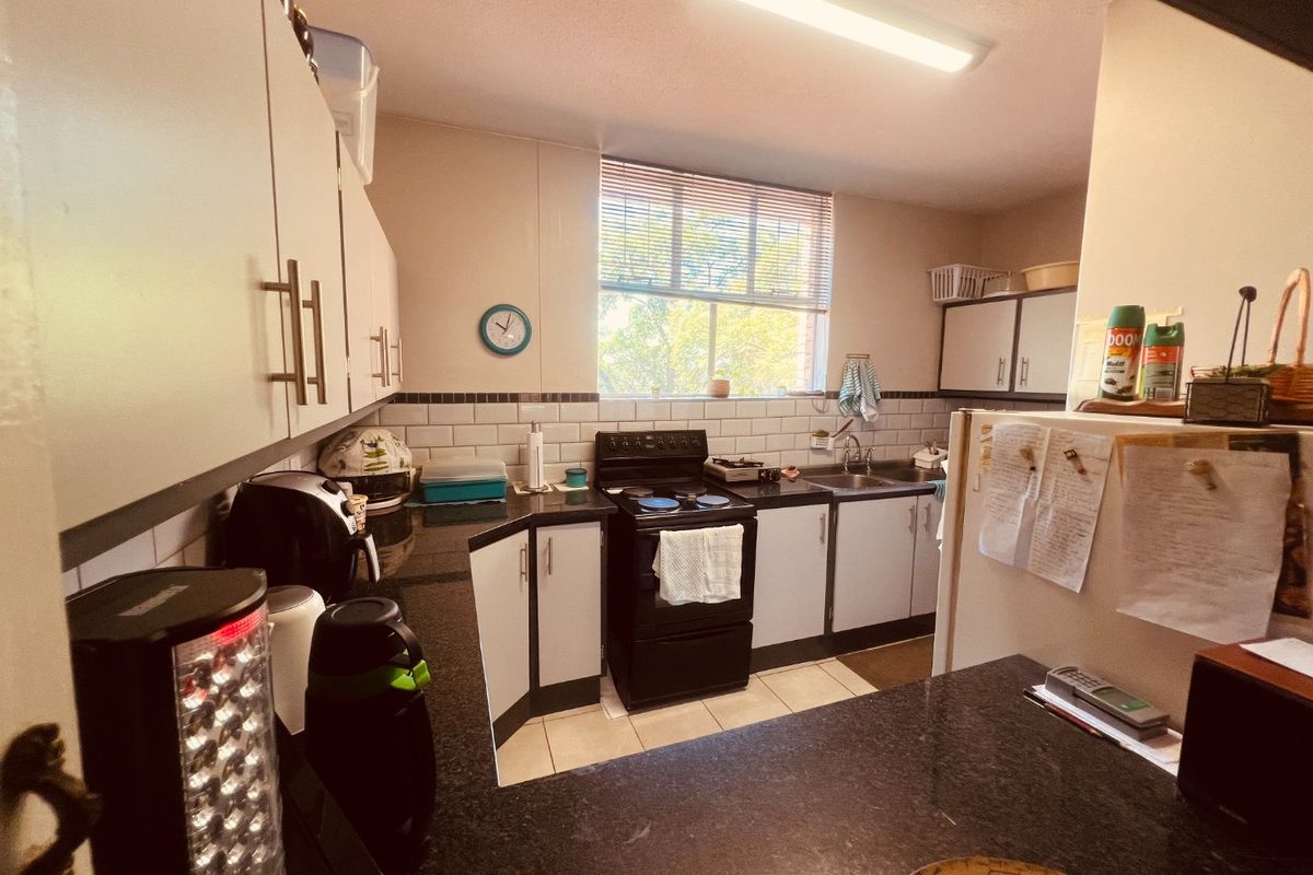 Spacious First-Floor Apartment in Wonderboom South - Photo 4