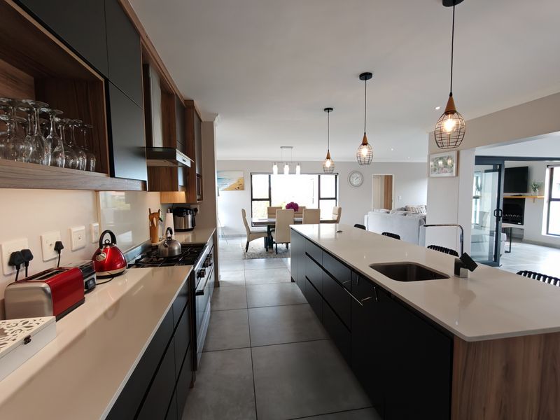 Enjoy Secure Golf Estate Living with Greenbelt Views - Photo 10
