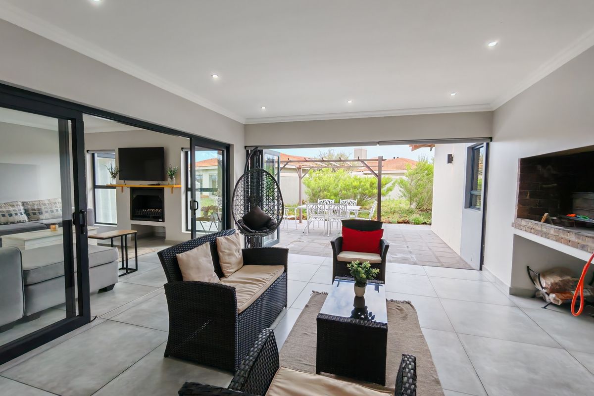 Enjoy Secure Golf Estate Living with Greenbelt Views - Photo 4
