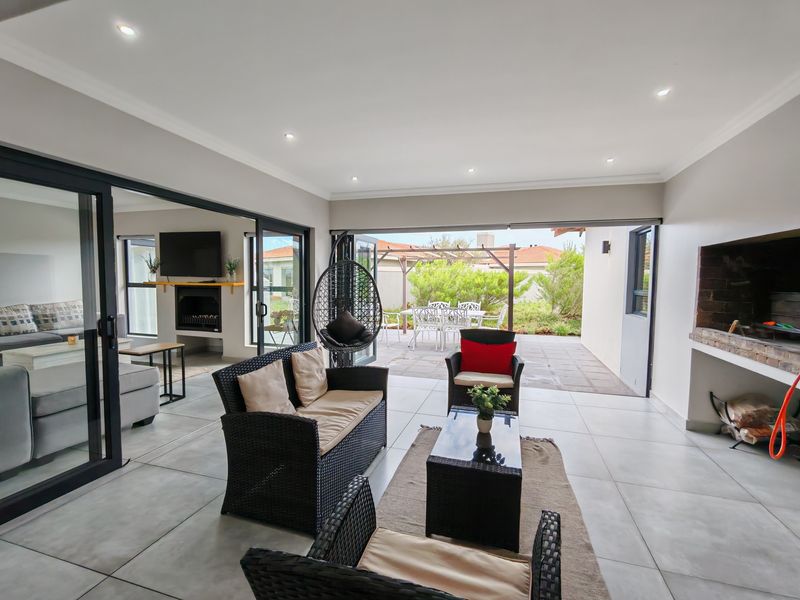 Enjoy Secure Golf Estate Living with Greenbelt Views - Photo 4