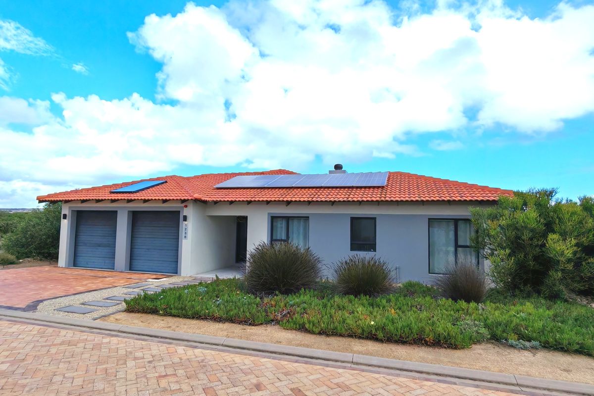 Enjoy Secure Golf Estate Living with Greenbelt Views - Photo 5