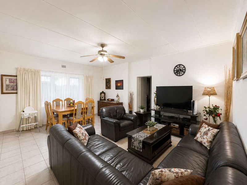 Spacious Family Home with Great Potential - Photo 5