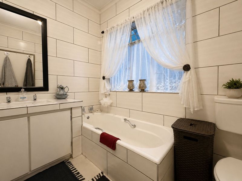 Spacious Family Home with Great Potential - Photo 10
