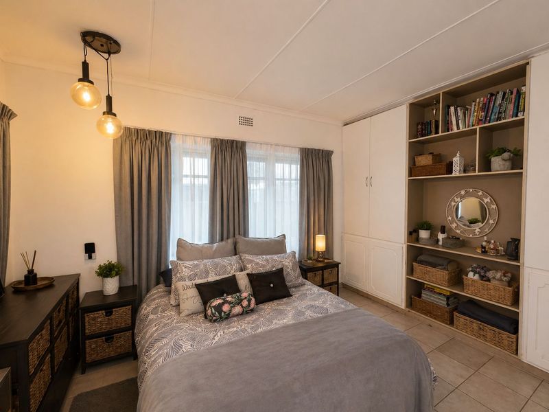 Spacious Family Home with Great Potential - Photo 7