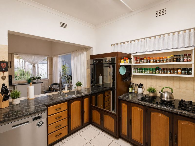 Spacious Family Home with Great Potential - Photo 3