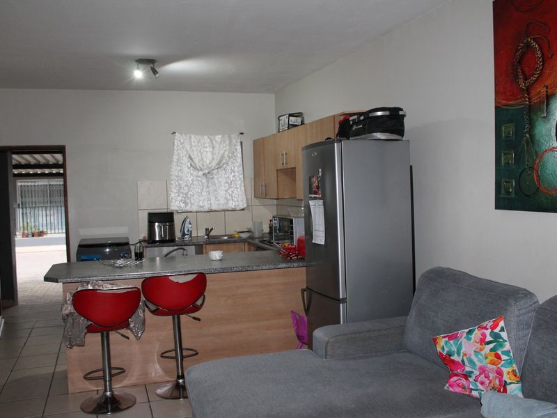 Secure & Seren Modern Ground Floor Living in Towerby, Johannesburg South - Photo 8
