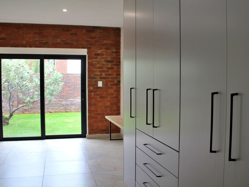 Two Levels, One Connected Home - Photo 10