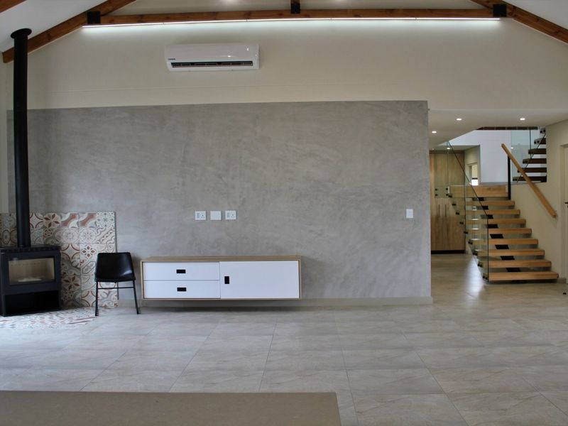 Two Levels, One Connected Home - Photo 4