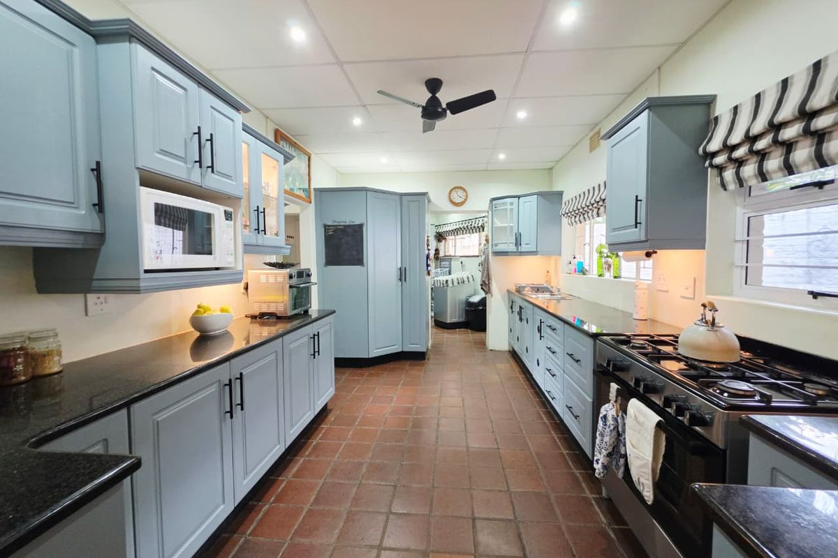 Versatile Dual-Access Property on Double Stand - Photo 2