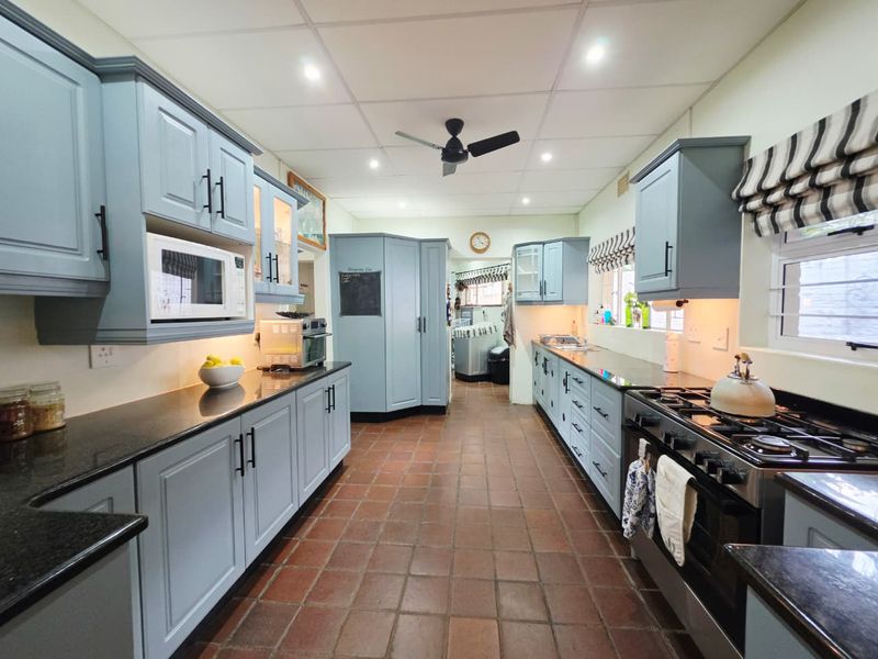 Versatile Dual-Access Property on Double Stand - Photo 2