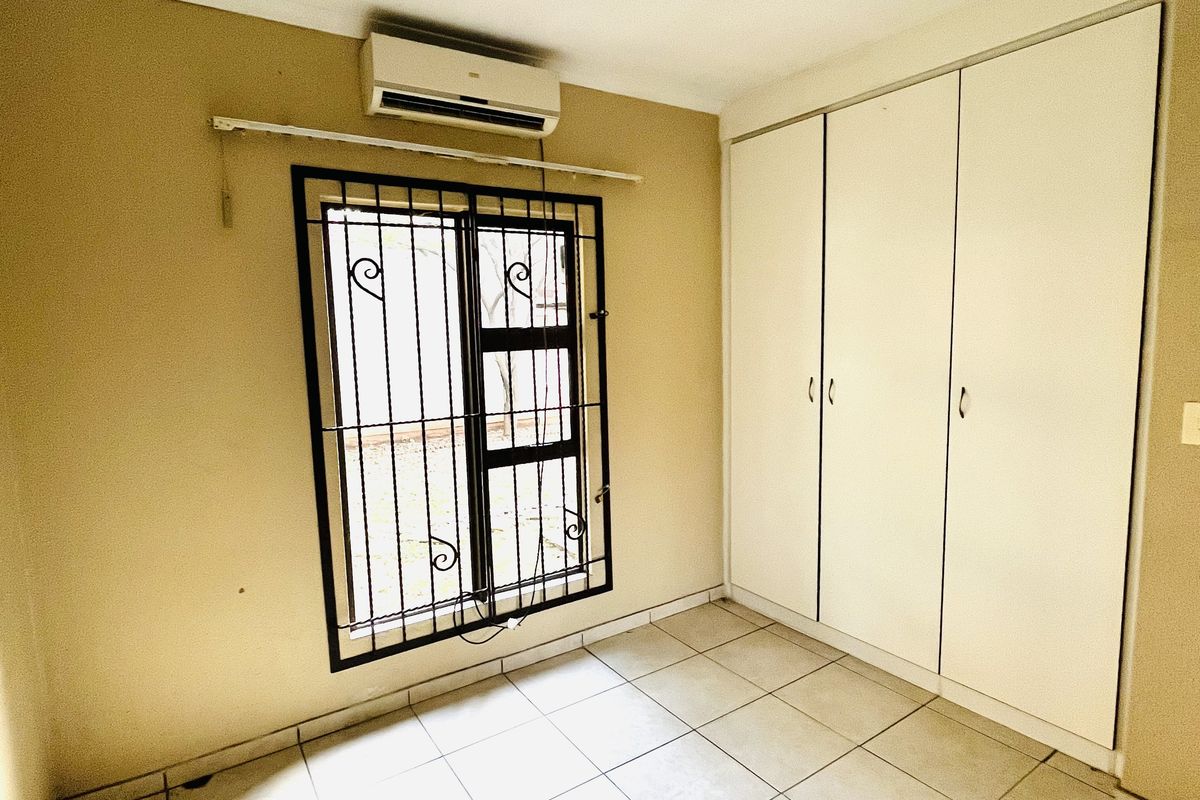 Double-Storey Townhouse with Private Garden - Photo 3
