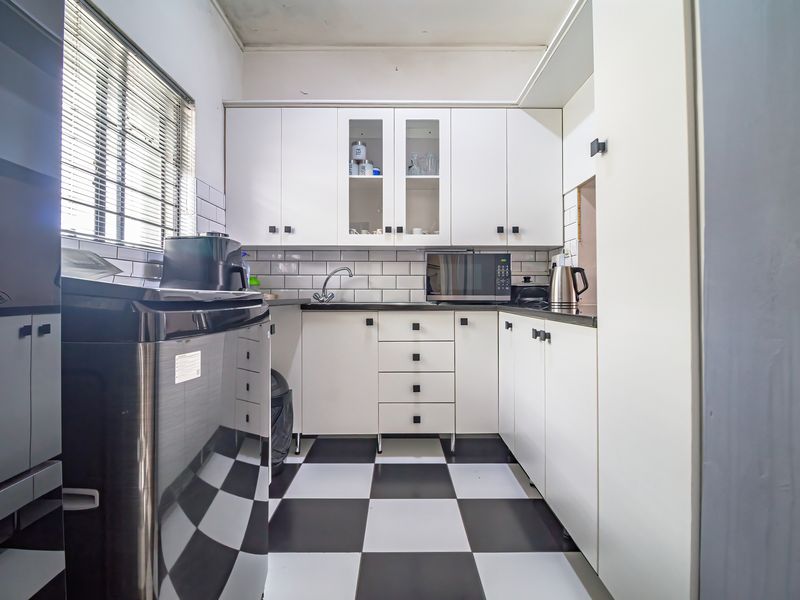1 Bedroom Apartment - Photo 2