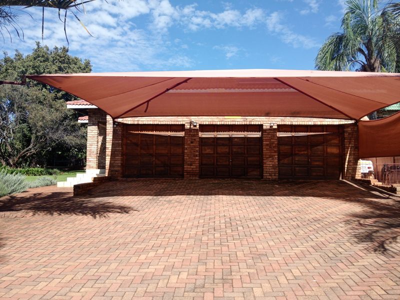 Spacious Family Living Surrounded by Nature - Photo 3