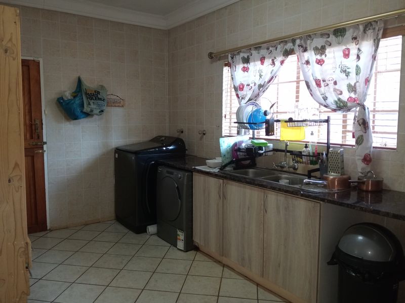 Spacious Family Living Surrounded by Nature - Photo 5