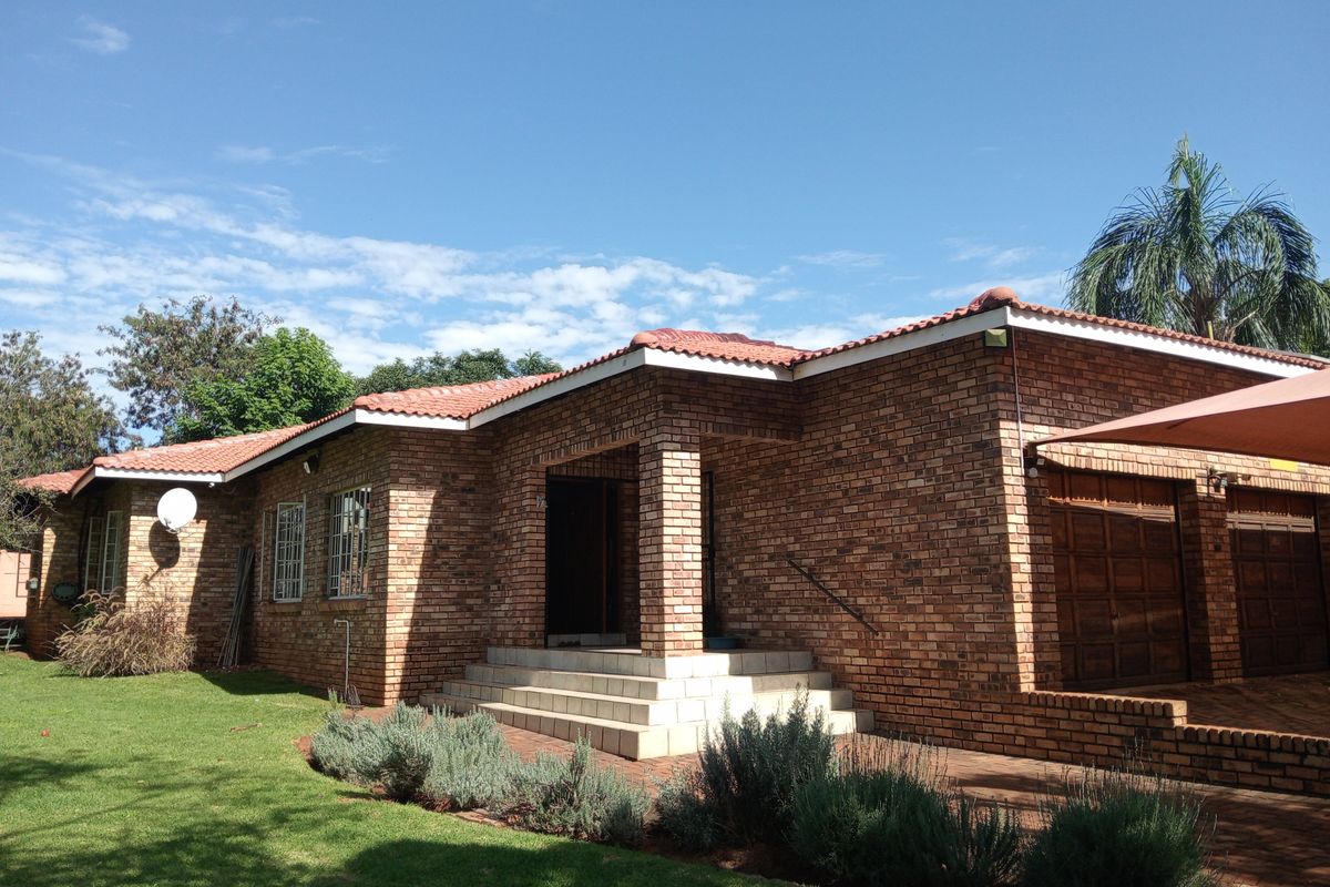Spacious Family Living Surrounded by Nature - Photo 2