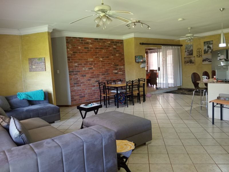 Spacious Family Living Surrounded by Nature - Photo 6