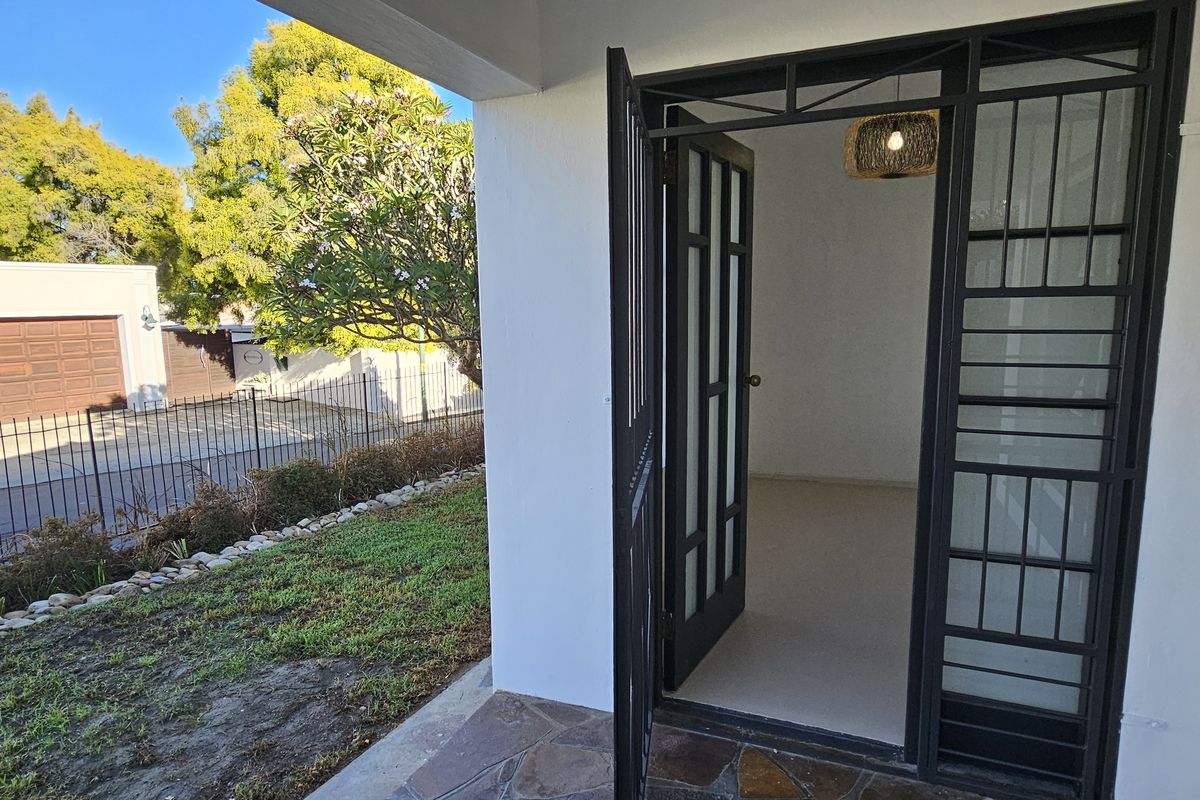 Comfortable 3-Bedroom Living in a Quiet, In-Demand Location - Photo 2