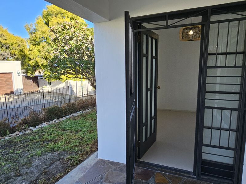Comfortable 3-Bedroom Living in a Quiet, In-Demand Location - Photo 2