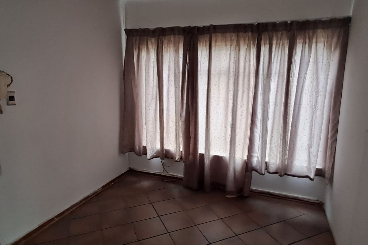 Freehold Pending Sale In Newcastle - Photo 4