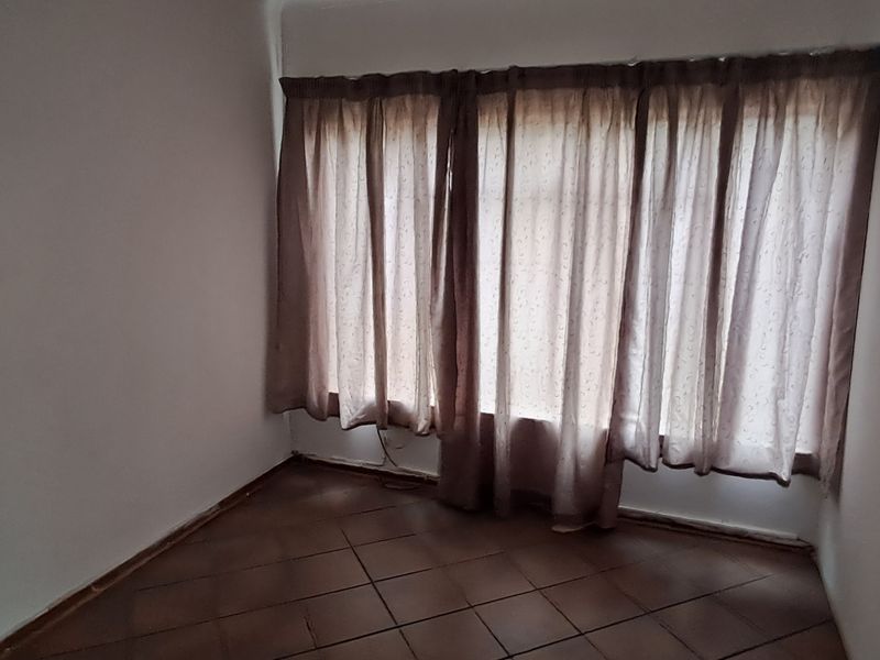 Freehold Pending Sale In Newcastle - Photo 4