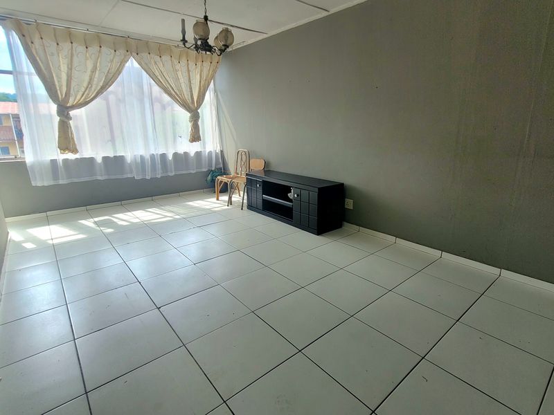 Investor Goldmine Opposite College – High Rental Demand - Photo 10