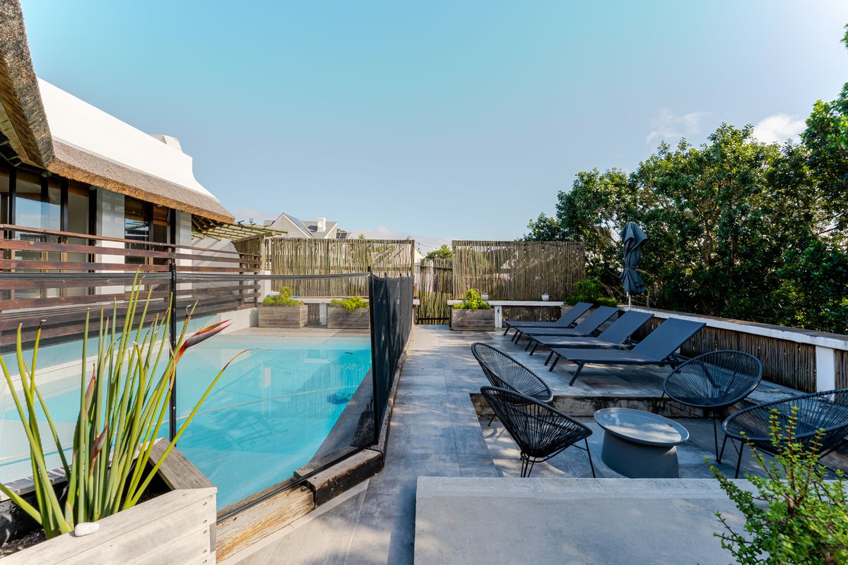 An oasis in central St Francis Village - let's glow it up! - Photo 5