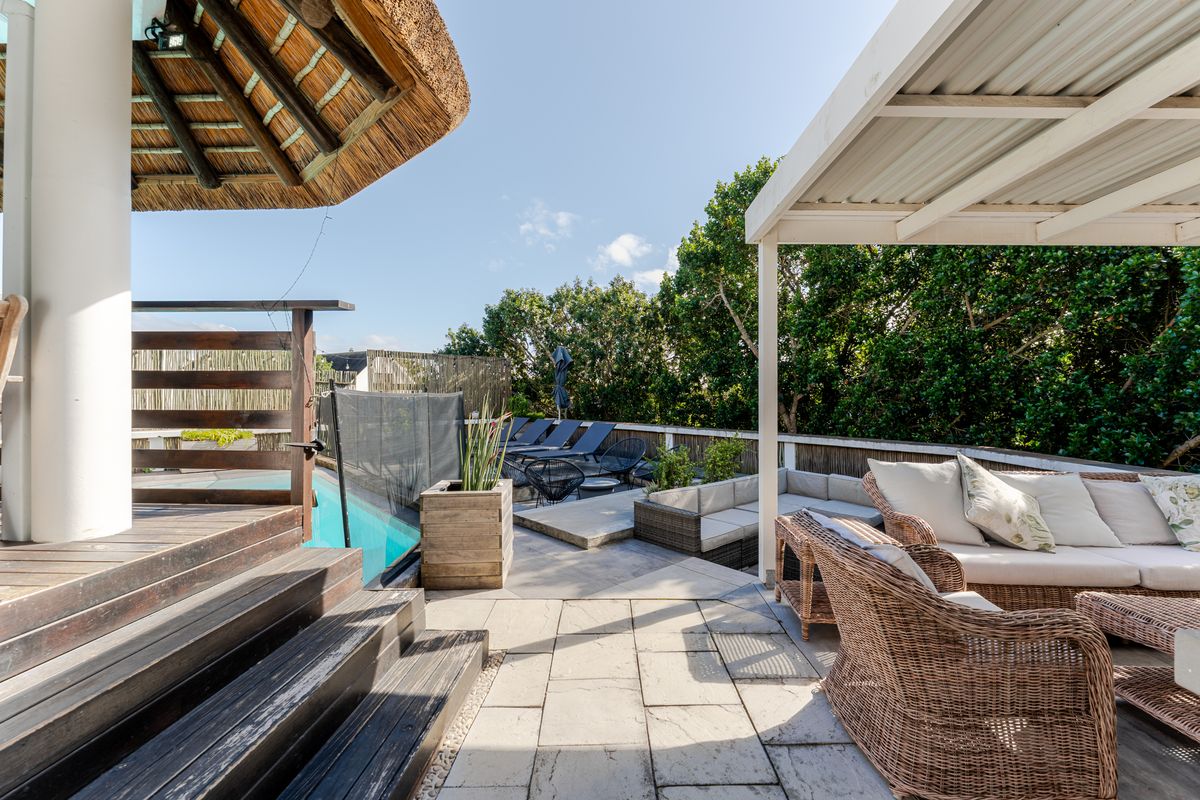 An oasis in central St Francis Village - let's glow it up! - Photo 2