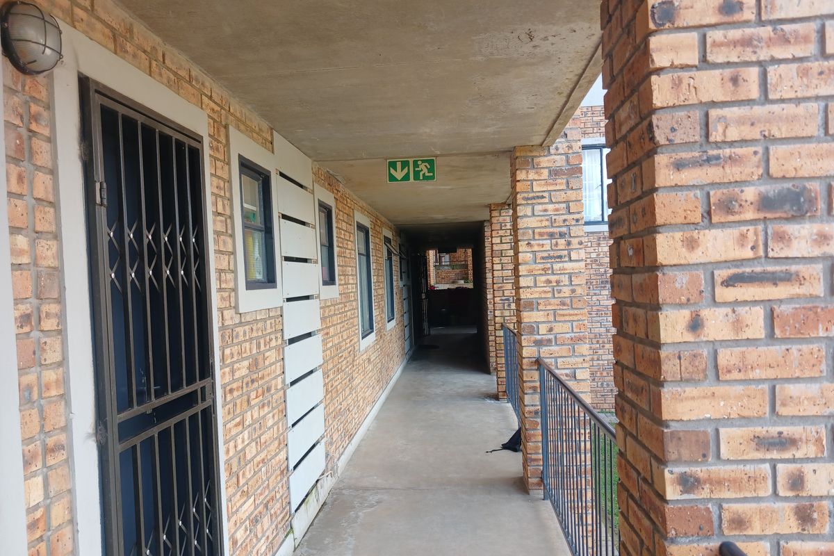 Move in ready unit available in Pine Oak Crescent - Photo 2