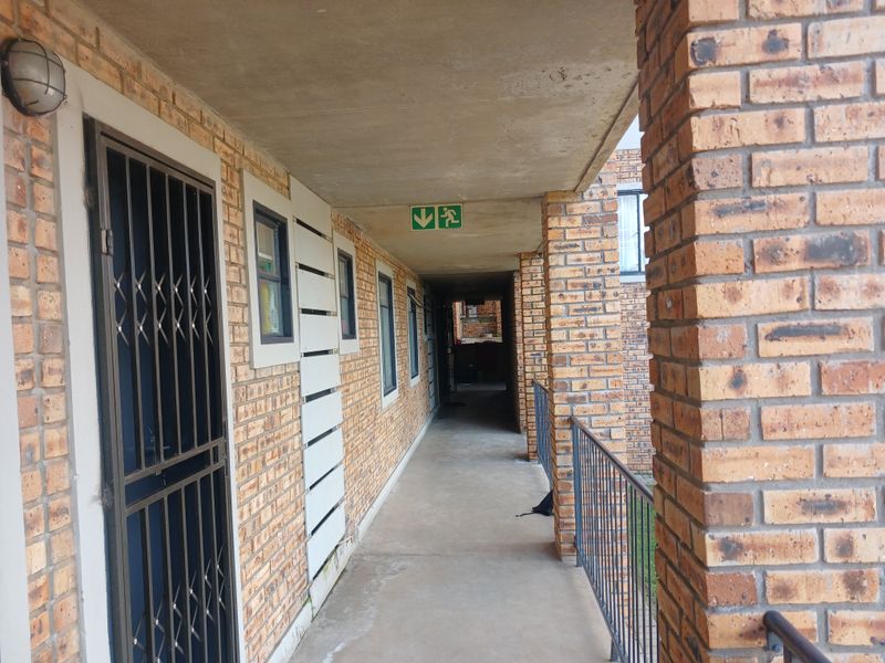 Move in ready unit available in Pine Oak Crescent - Photo 2