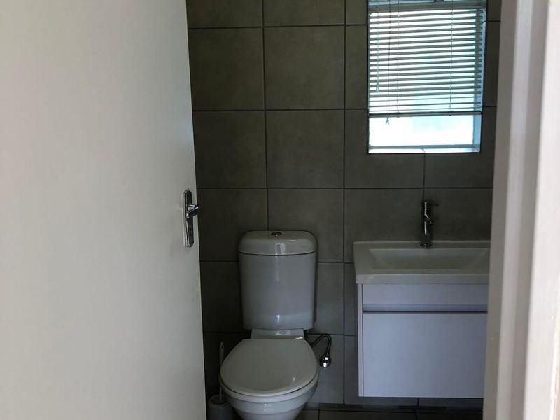 Charming 2-Bedroom Apartment for Rent in Walmer - Photo 8
