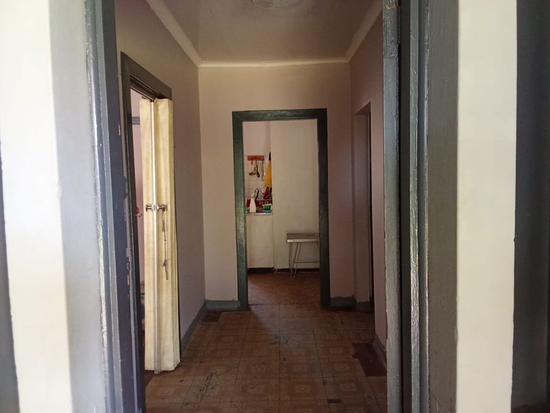 Fixer-Upper Opportunity in CW5 – Turn Potential into Profit - Photo 5