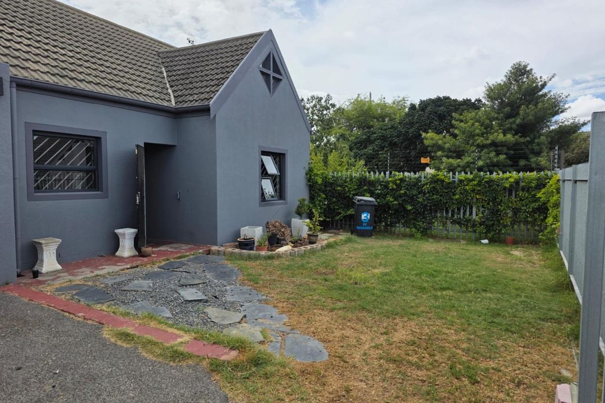 Charming freestanding 2 bedroom home in Bonnie Brae, Kraaifontein—perfect for your next investment! - Photo 2