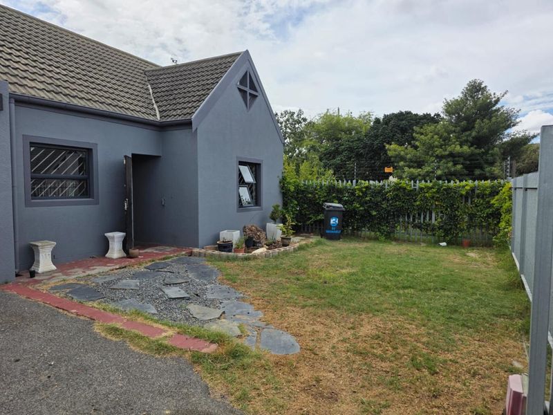 Charming freestanding 2 bedroom home in Bonnie Brae, Kraaifontein—perfect for your next investment! - Photo 2