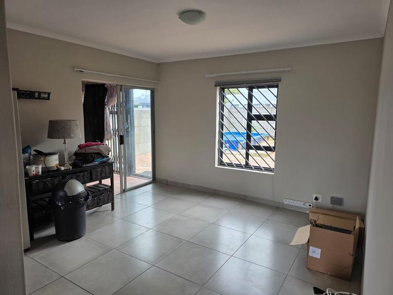 Charming freestanding 2 bedroom home in Bonnie Brae, Kraaifontein—perfect for your next investment! - Photo 3