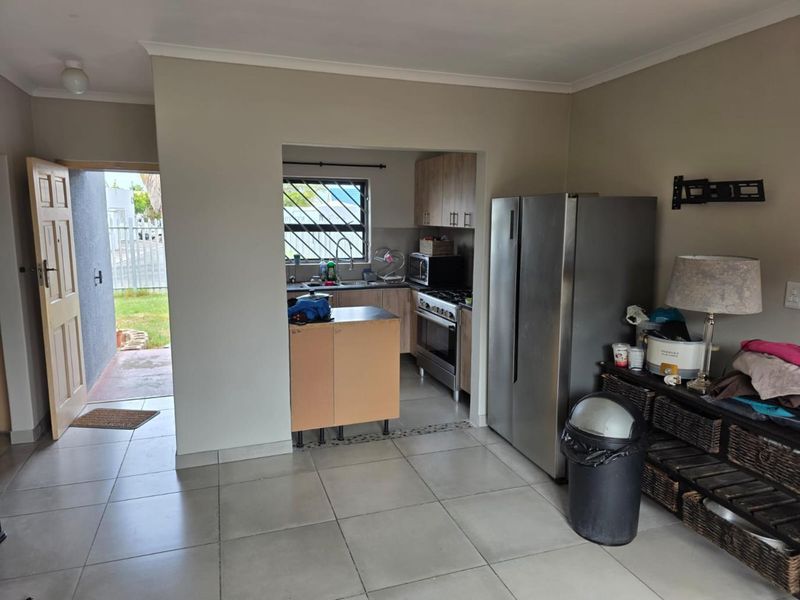 Charming freestanding 2 bedroom home in Bonnie Brae, Kraaifontein—perfect for your next investment! - Photo 6