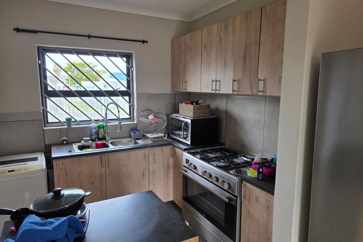 Charming freestanding 2 bedroom home in Bonnie Brae, Kraaifontein—perfect for your next investment! - Photo 5
