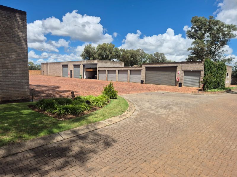 Prime Stand in Sought-After Vaalview Estate – Build Before 2033 - Photo 8