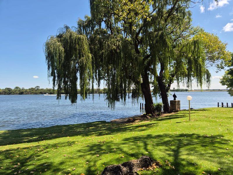 Prime Stand in Sought-After Vaalview Estate – Build Before 2033 - Photo 6