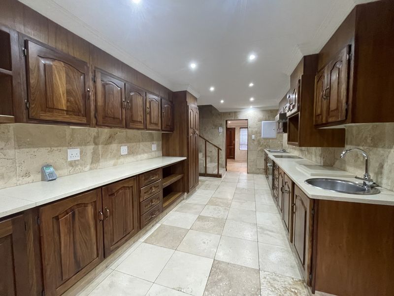 Ambassadorial-sized mansion for sale on a quiet suburban street in Waterkloof Ridge. - Photo 9