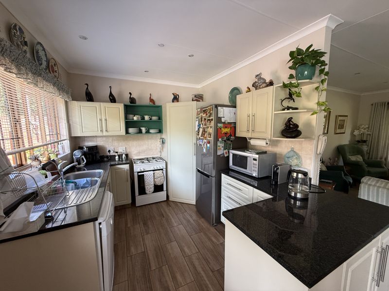 Immaculate unit with views set in the heart of Amber Valley - Photo 6