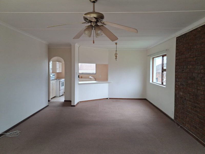 Hidden Gem: Tranquil 3-Bedroom Townhouse with Secure, Secluded Living in Beacon Bay - Photo 10